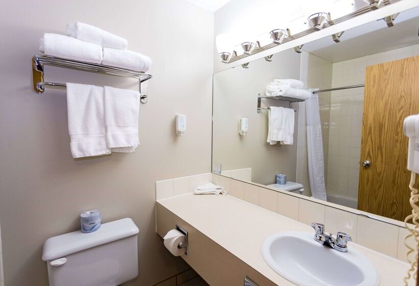 فندق على الطريق Super 8 By Wyndham Drayton Valley