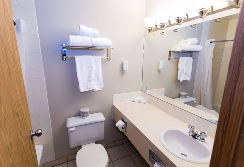 فندق على الطريق Super 8 By Wyndham Drayton Valley