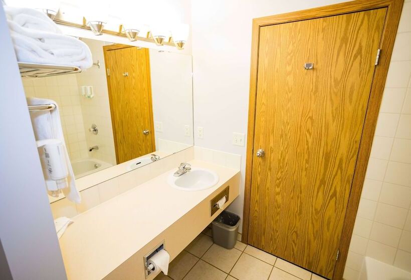 فندق على الطريق Super 8 By Wyndham Drayton Valley