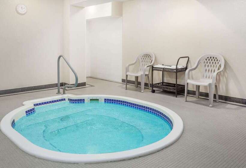 فندق على الطريق Super 8 By Wyndham Pincher Creek Ab