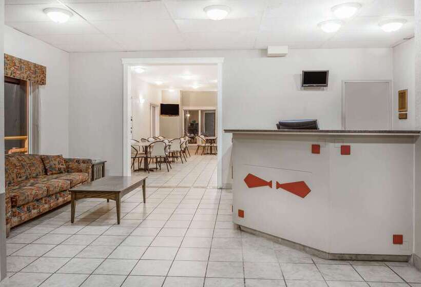 فندق على الطريق Super 8 By Wyndham Pincher Creek Ab