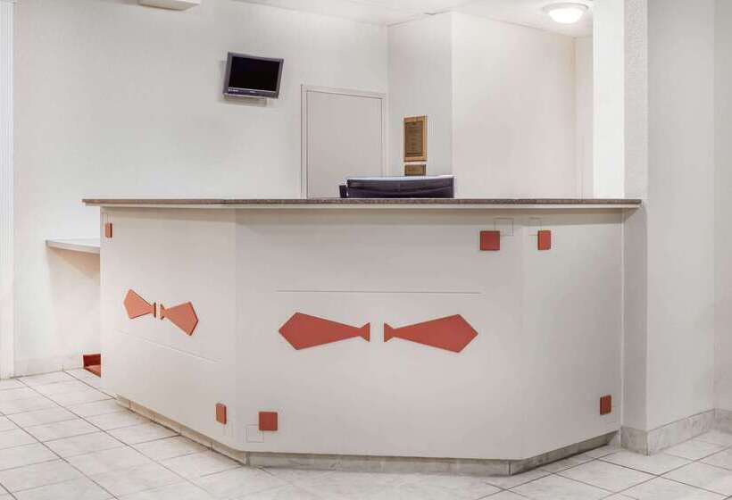 فندق على الطريق Super 8 By Wyndham Pincher Creek Ab