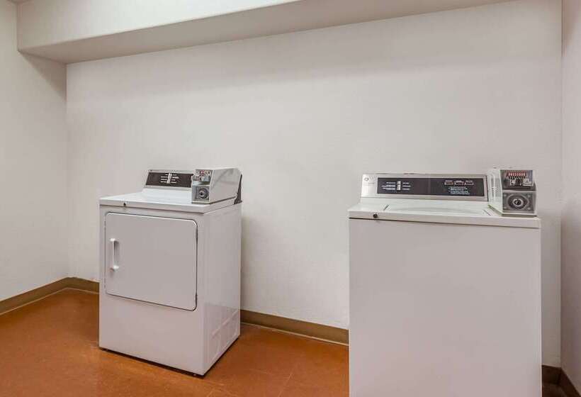 فندق على الطريق Super 8 By Wyndham Pincher Creek Ab