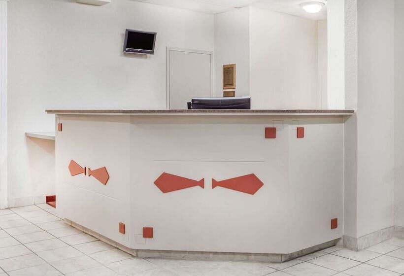 فندق على الطريق Super 8 By Wyndham Pincher Creek Ab