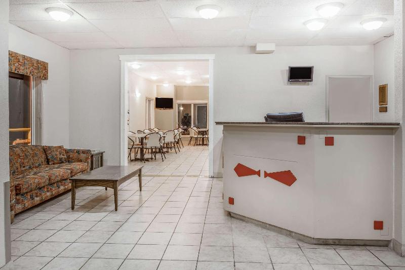 فندق على الطريق Super 8 By Wyndham Pincher Creek Ab