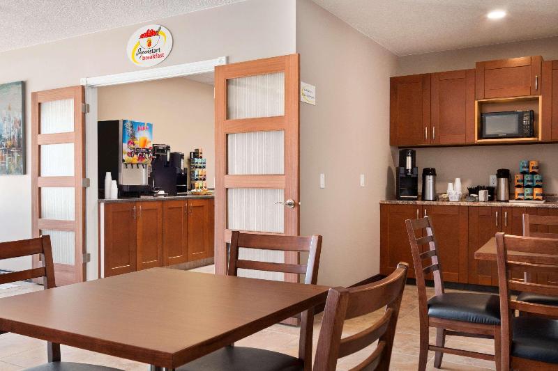 מוטל Super 8 By Wyndham Regina