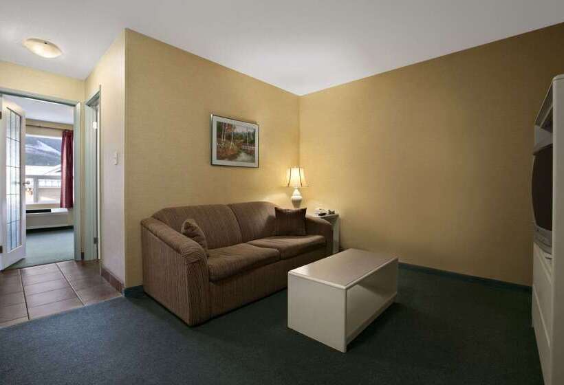 모텔 Super 8 By Wyndham Revelstoke Bc