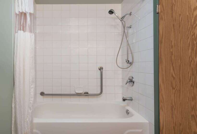 Motel Super 8 By Wyndham Taber Ab