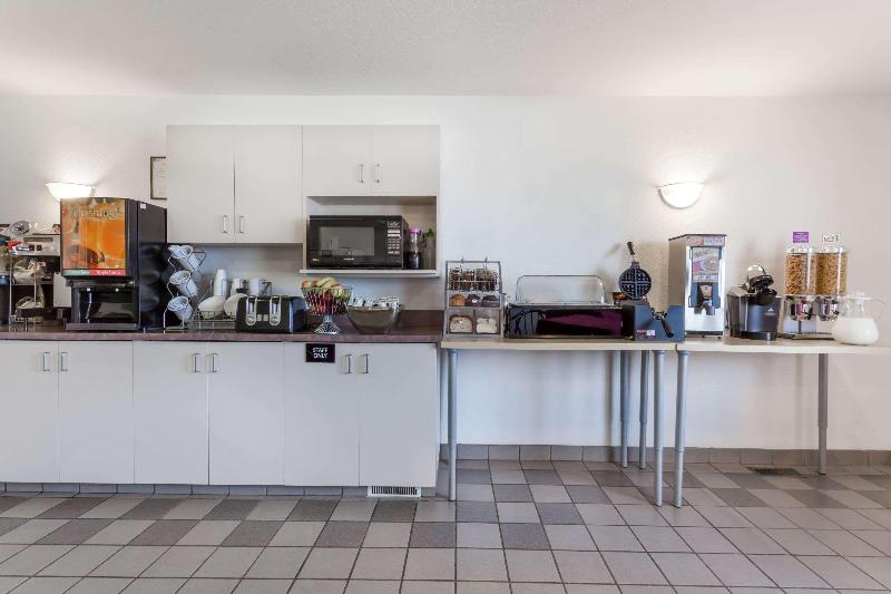 Motel Super 8 By Wyndham Taber Ab