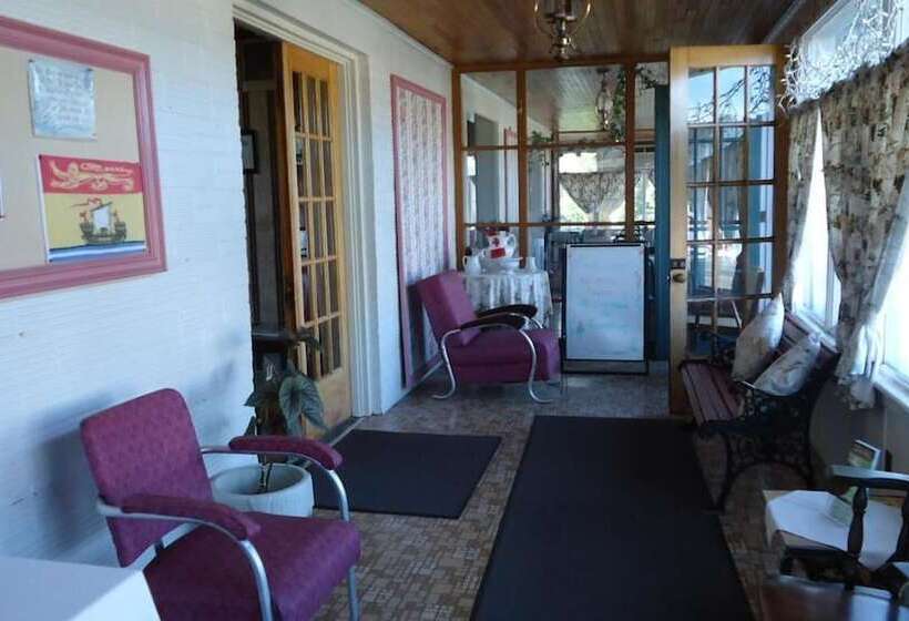 Stiles Motel Hill View