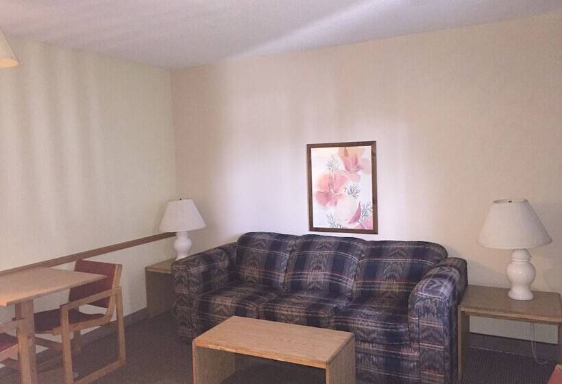Tyee Village Motel