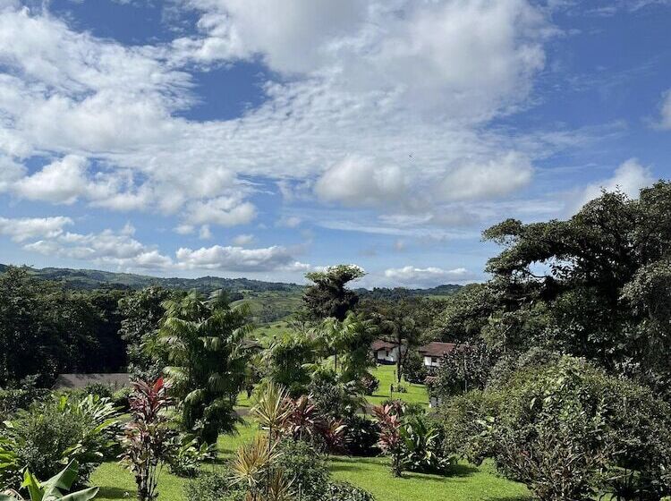 Villa Blanca Cloud Forest Hotel + Retreat