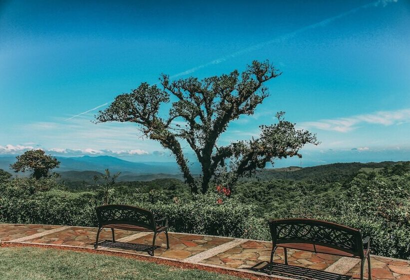 Villa Blanca Cloud Forest Hotel + Retreat