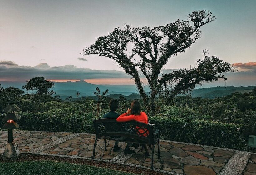 Villa Blanca Cloud Forest Hotel + Retreat