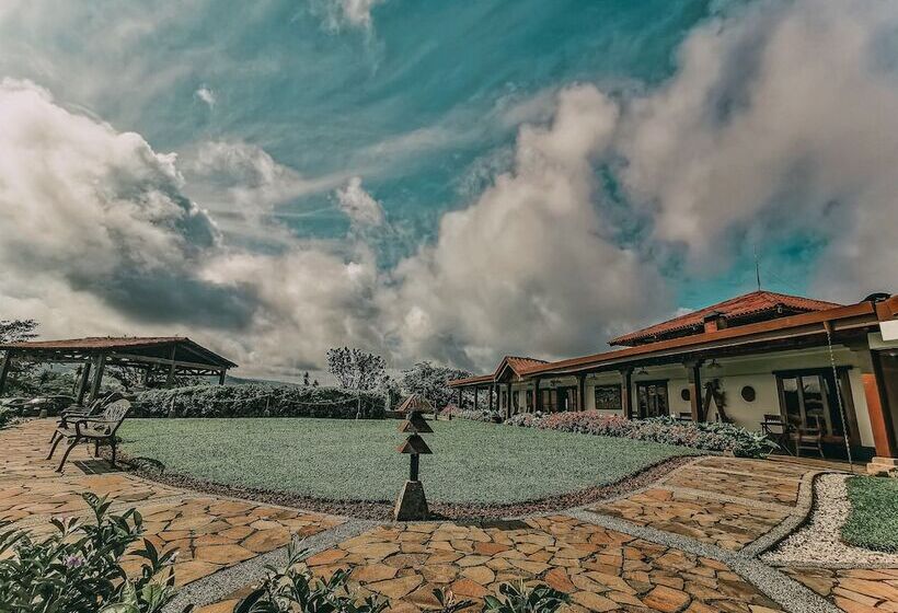 Villa Blanca Cloud Forest Hotel + Retreat