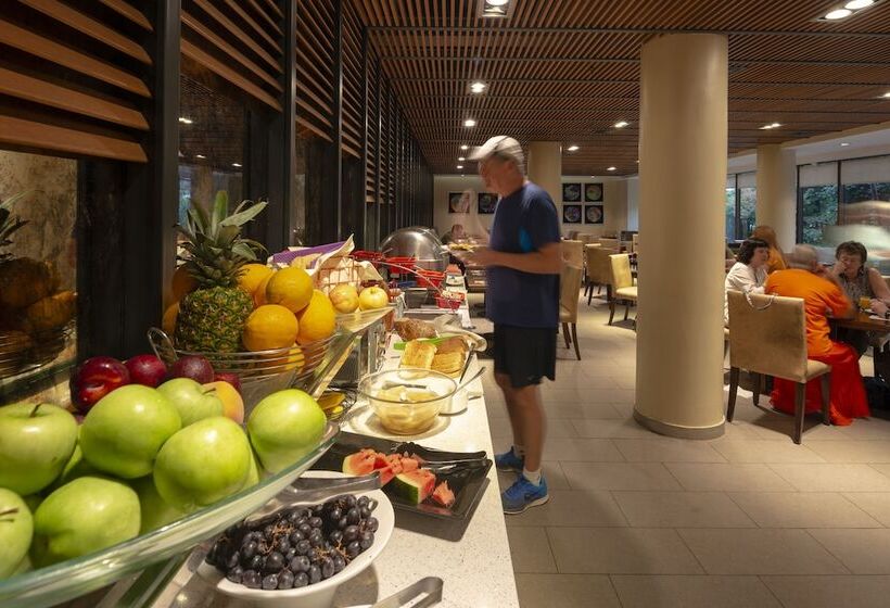 هتل Director Vitacura