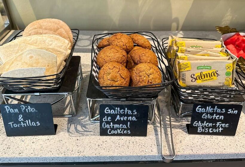 هتل Director Vitacura