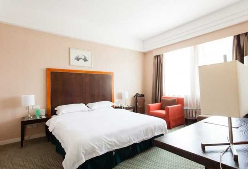 هتل Golden Coast Lawton