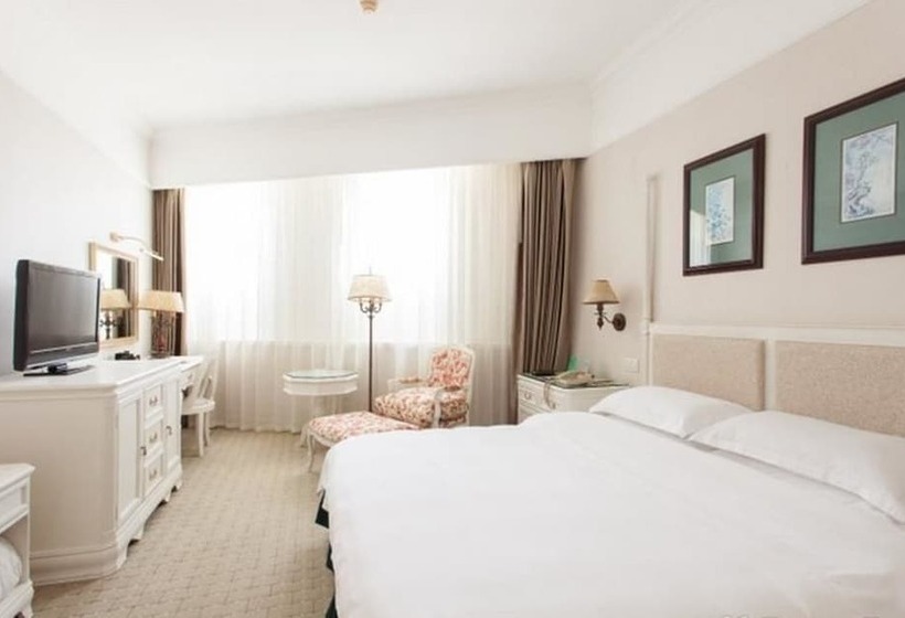 هتل Golden Coast Lawton