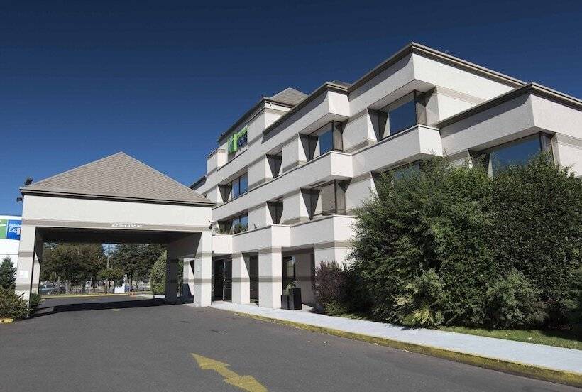 Отель Holiday Inn Express   Temuco, An Ihg