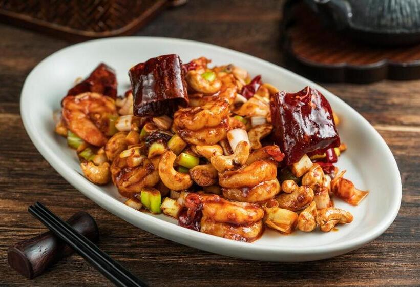 Отель Hyatt Regency Metropolitan Chongqing