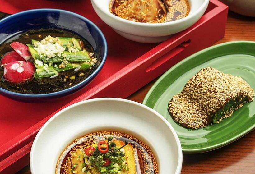 Отель Hyatt Regency Metropolitan Chongqing