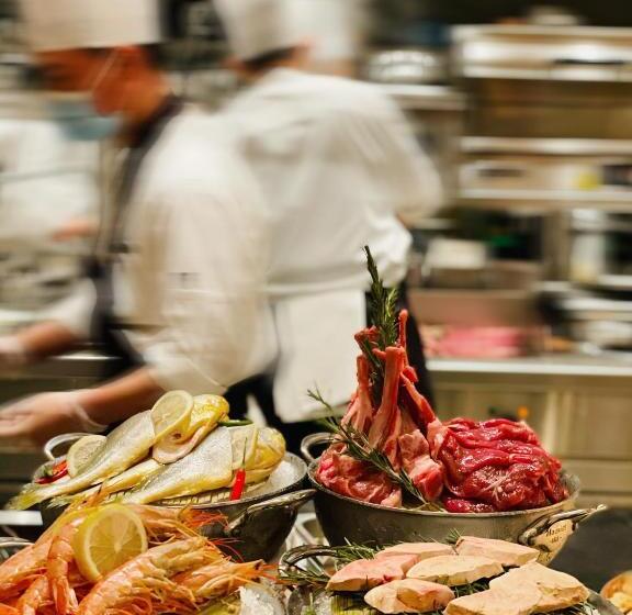 Отель Hyatt Regency Metropolitan Chongqing