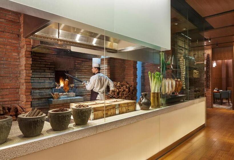 Отель Hyatt Regency Metropolitan Chongqing