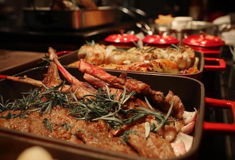 Отель Hyatt Regency Metropolitan Chongqing