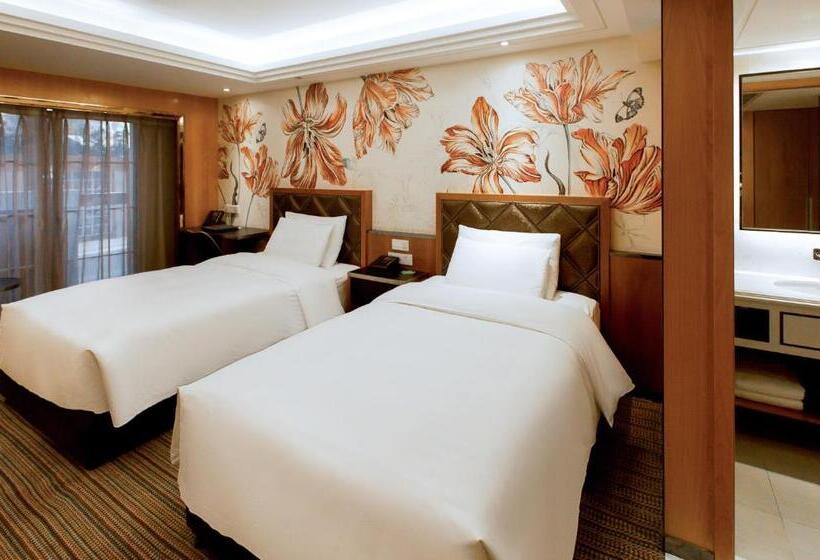 Отель Nanjing Central