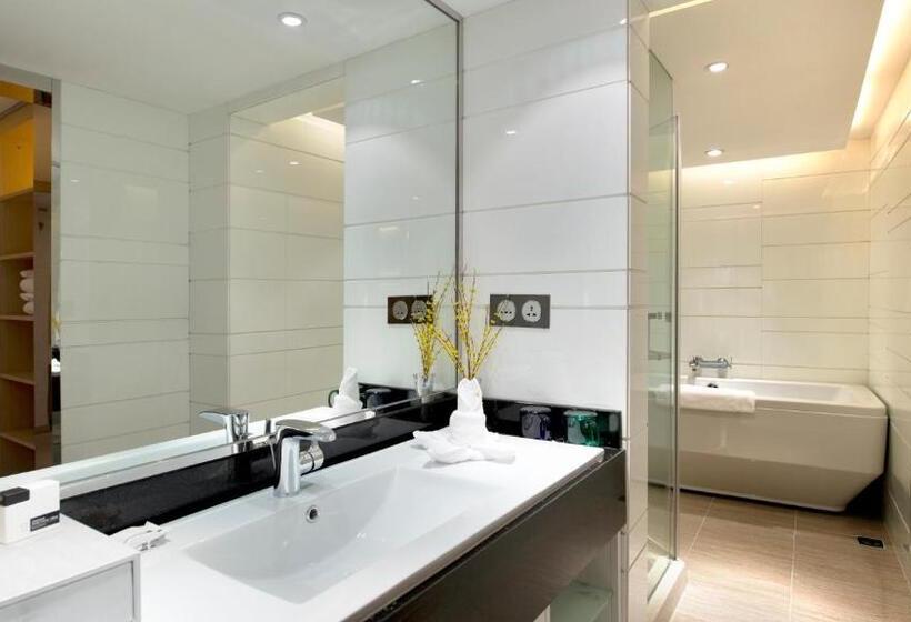 Отель Nanjing Central