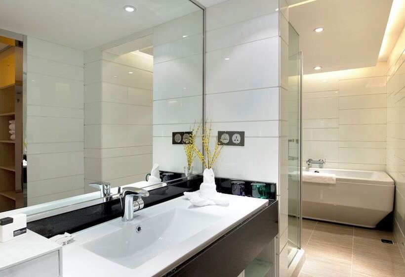 Отель Nanjing Central