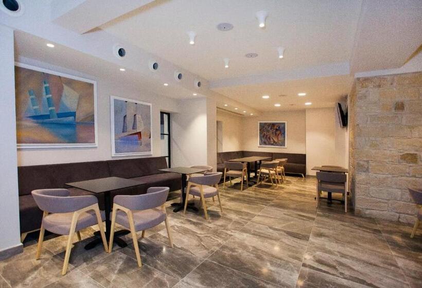 בית מלון כפרי Pefkos City