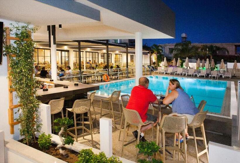 בית מלון כפרי Pefkos City