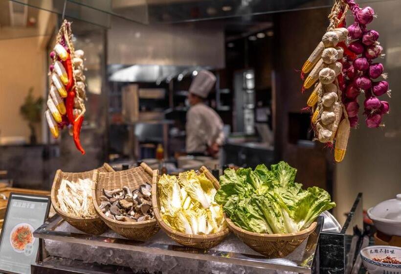 Hotel Shangri La Wuhan,close To The Mixc With Three Subway Lines