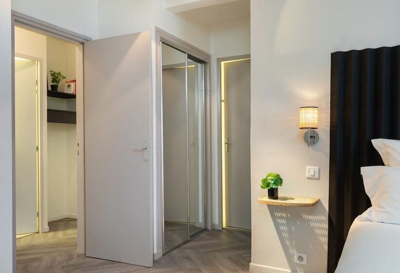 Отель Hôtel Chromatics & Restaurant Hill Club By Happyculture