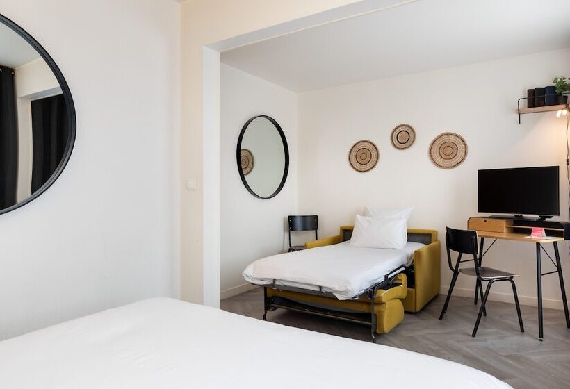 Отель Hôtel Chromatics & Restaurant Hill Club By Happyculture