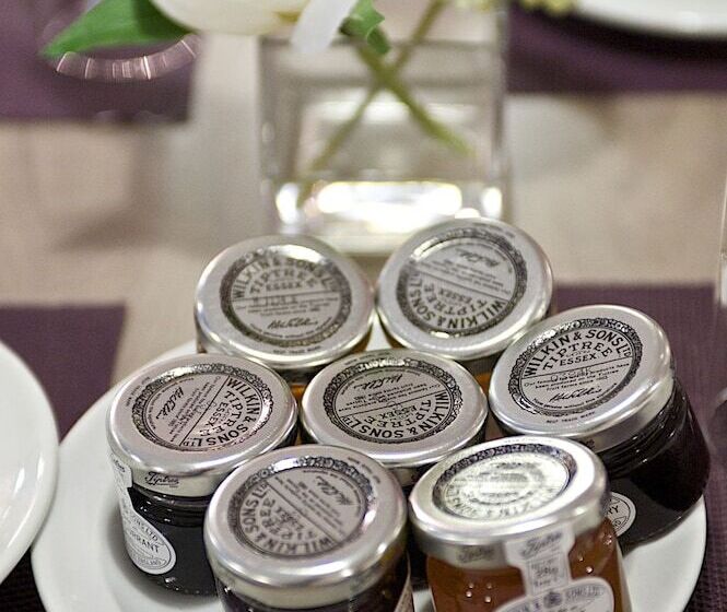 Brit Hotel Le Surcouf