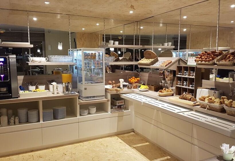 Brit Hotel Le Surcouf