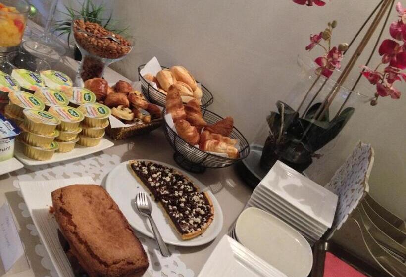 Отель Ajaccio  Albion