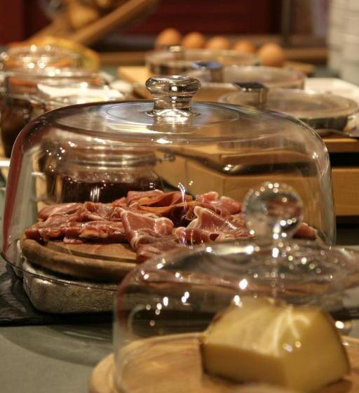 Отель Ajaccio  Albion