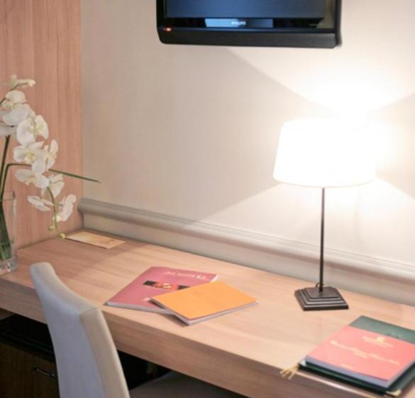 ホテル Apollinaire