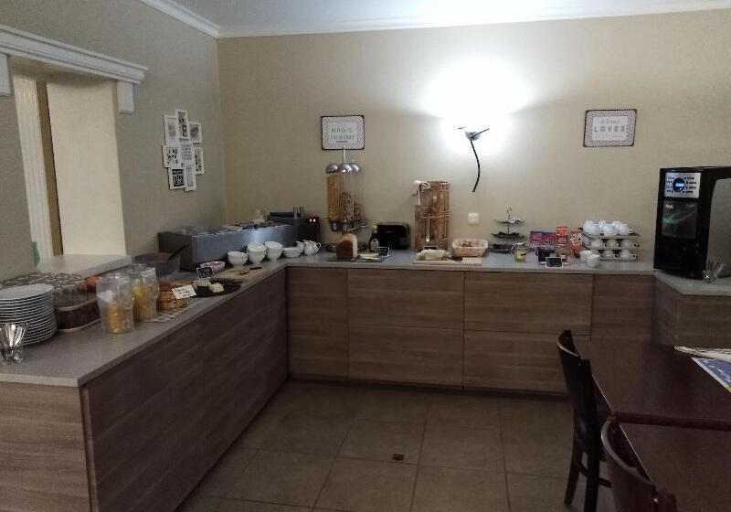 בית מלון כפרי Astoria