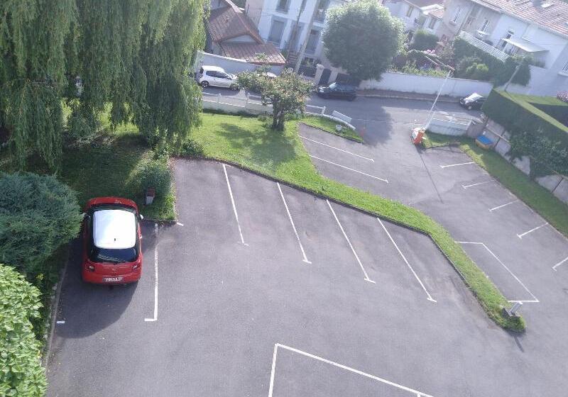 בית מלון כפרי Astoria