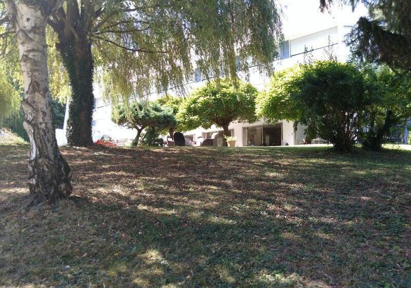 בית מלון כפרי Astoria