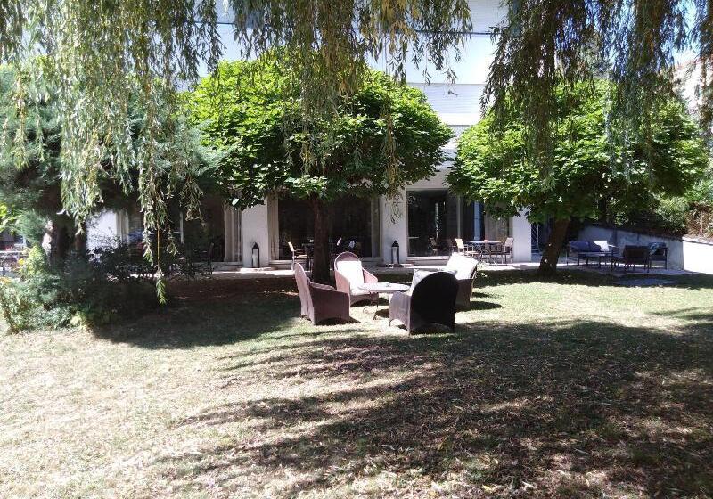 בית מלון כפרי Astoria