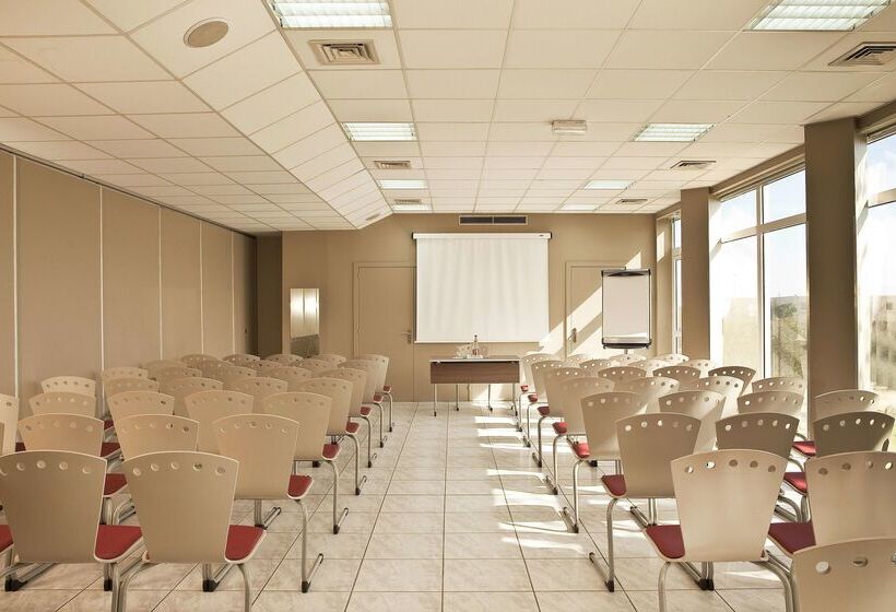 Отель Campanile Perpignan Nord Aéroport