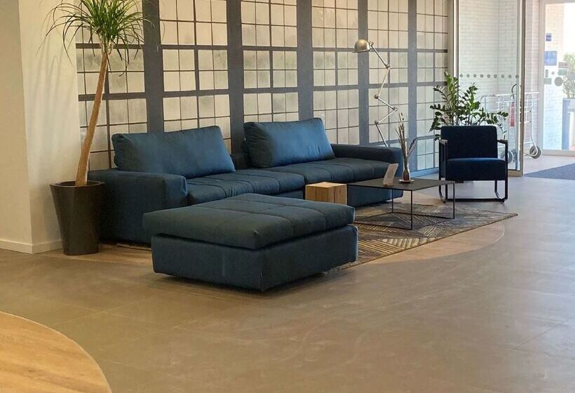 Отель Campanile Perpignan Nord Aéroport