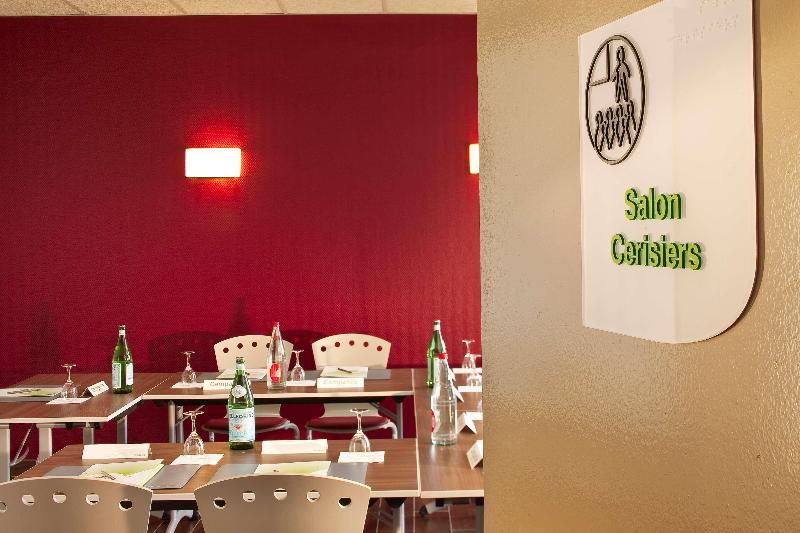 Отель Campanile Perpignan Nord Aéroport