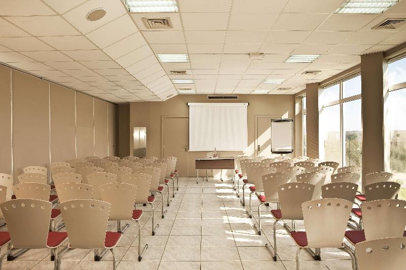 Отель Campanile Perpignan Nord Aéroport